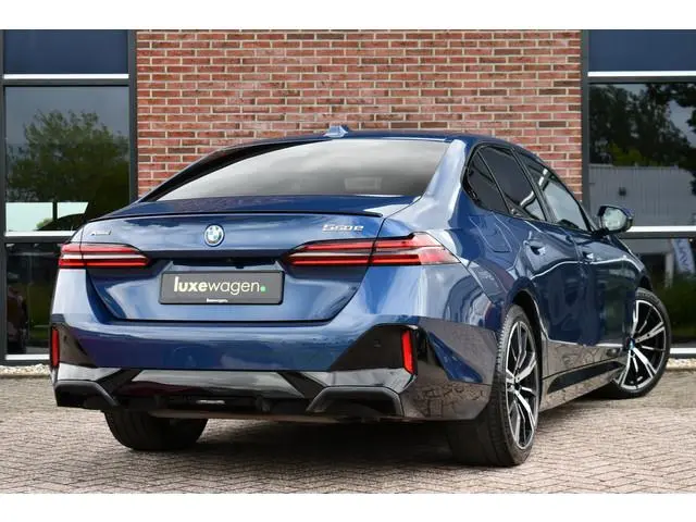 BMW 5-serie 550e xDrive M-Sport Pro B&W Trekh Prof-onderstel 20inch
