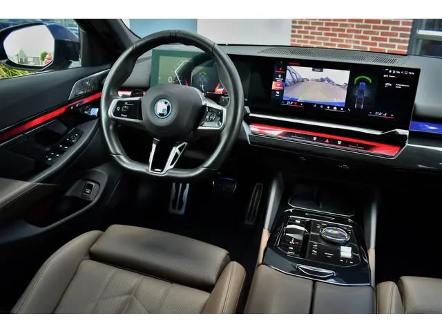 BMW 5-serie 550e xDrive M-Sport Pro B&W Trekh Prof-onderstel 20inch