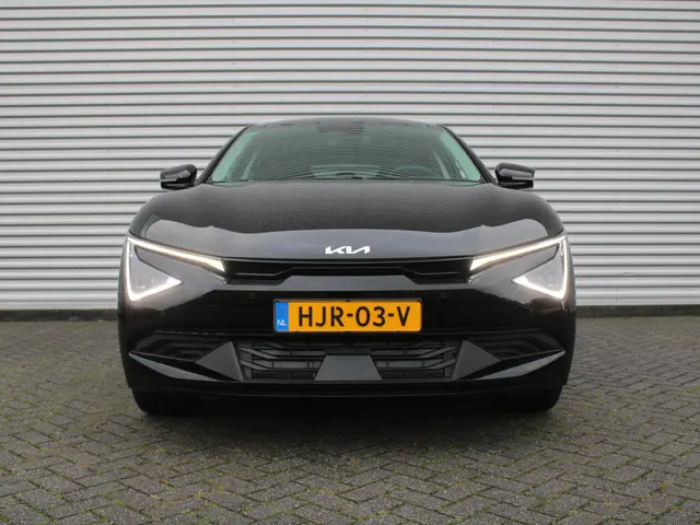 Kia EV6 Light Edition 63 kWh | Stuur-/stoelverwarming | Camera | 19" LM | LED | Cruise adapt. | Clim...