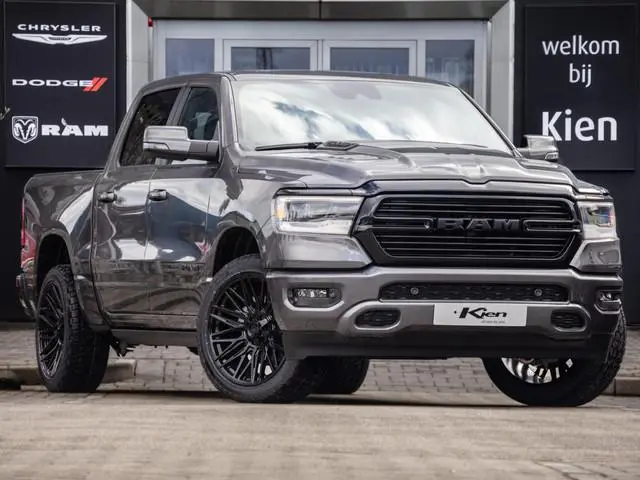 Dodge Ram 1500 5.7 V8 4x4 Crew Cab Dominator | Pano-Dak | Groot Navi | Elektrisch Sidebars