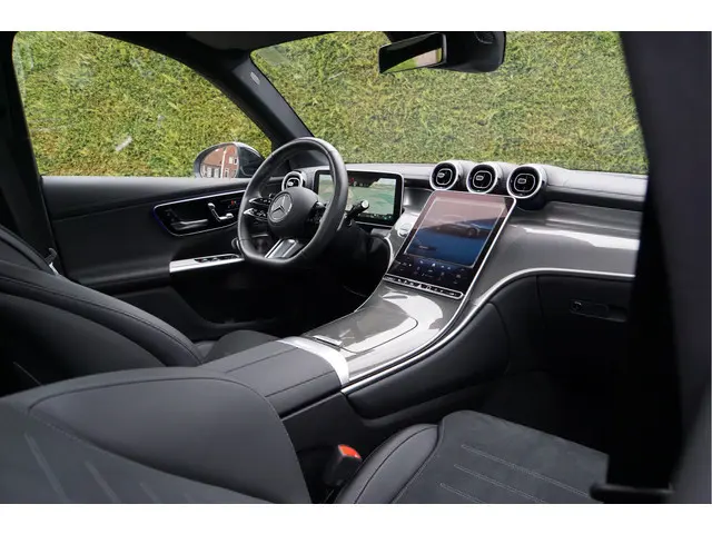 Mercedes-Benz GLC-klasse GLC 400 e 4MATIC AMG Line | Burmester Panorama Trekhaak Keyless Digital Win...