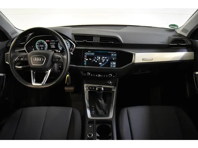 Audi Q3 45 TFSIe 245PK HYBRID S-TRONIC EDITION NAVI/PDC/BLUETOOTH