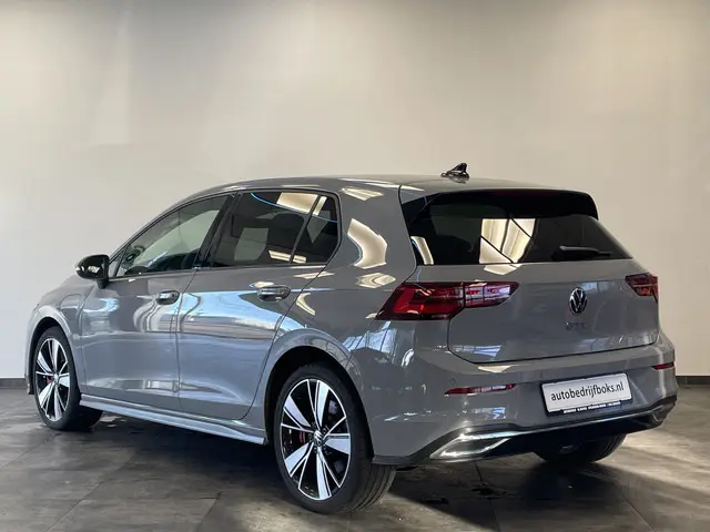 Volkswagen Golf 1.4 eHybrid GTE ACC PDC Navi IQ Lights Trekhaak 24 maanden garantie mogelijk (*vraag...