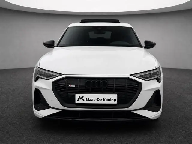 Audi e-tron 55 408pk Quattro S edition 95 kWh · SOH 97,1% · Panoramadak · Camera · Luchtvering · Zwa...