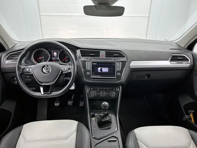 Volkswagen Tiguan 1.4 TSI Connected Series | Climate control  | Lichtmetalen velgen  | Navigatie