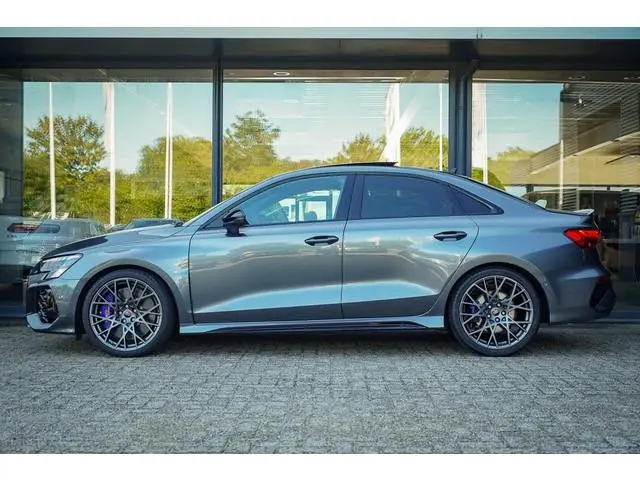 Audi A3 Limousine 2.5 TFSI RS 3 quattro / 1 van 300 / Keramisch / Pano / Kuipstoelen / B&O