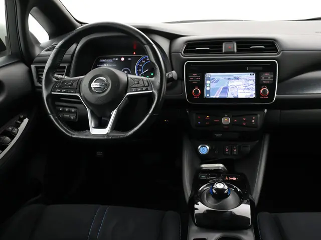 Nissan LEAF N-CONNECTA 40 kWh + 360 CAMERA | STOELVERW. | CARPLAY | NAVIGATIE | 17 INCH | STUURVERWA...