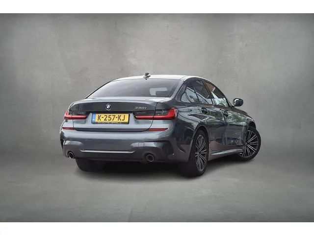 BMW 3-serie 330i High Executive | M-Sport | Leer/ Alcantara | Stoelverwarming