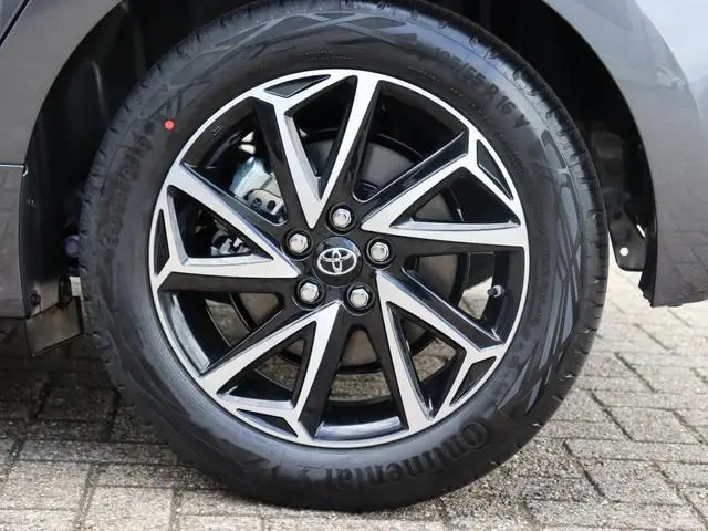Toyota Yaris 1.5 Hybrid Dynamic | Nieuw, uit voorraad leverbaar met €3.500,- Van Ekris Voorraadpremi...