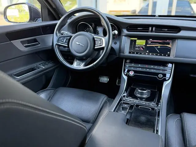 Jaguar XF Sportbrake 2.0t 250PK Chequered Flag |Pano|Leder