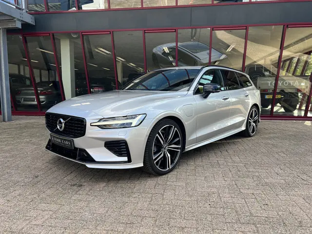 Volvo V60 2.0 T8 Plug-in hybrid AWD Plus Bright | Recharge | Long Range | R-Design | Pano | 360 grad...