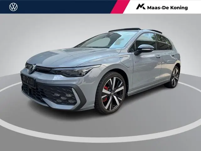 Volkswagen Golf 1.5 eHybrid 272pk DSG GTE · Panoramadak · Camera · Matrix LED · Stuur- & Stoelverwar...