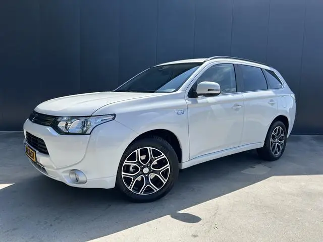 Mitsubishi Outlander 2.0 PHEV Business Edition NAVI CRUISE ECC LMV