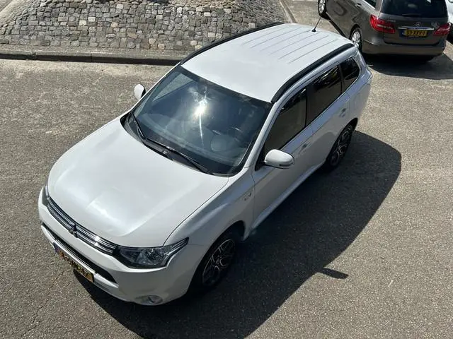 Mitsubishi Outlander 2.0 PHEV Business Edition NAVI CRUISE ECC LMV