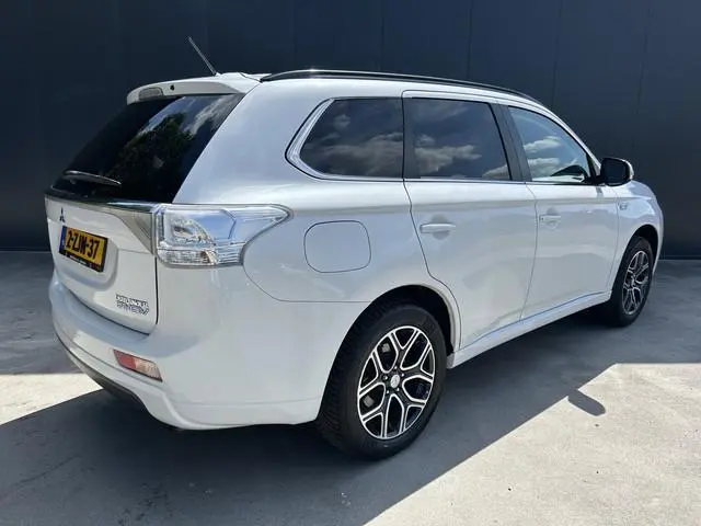 Mitsubishi Outlander 2.0 PHEV Business Edition NAVI CRUISE ECC LMV