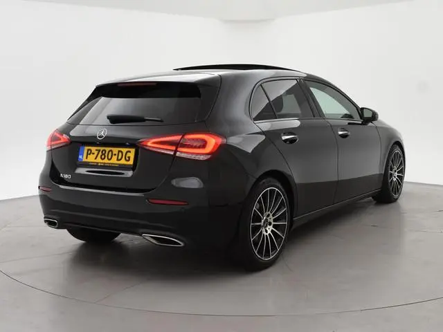 Mercedes-Benz A-klasse 180 AUT. + PANORAMA SCHUIFDAK | SFEERVERLICHTING | MBUX WIDESCREEN | CAMERA