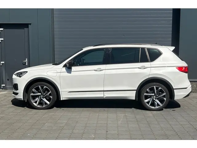 SEAT Tarraco 1.4 TSI e-Hybrid PHEV 245pk FR Business PANO TREKHAAK 20" LED VOL!