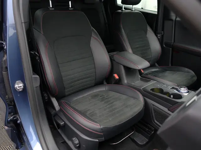 Ford Kuga 2.5 PHEV ST-Line X Aut- Carplay, Android Auto, Camera, Elek Trekhaak, Dynamic Select, Virt...