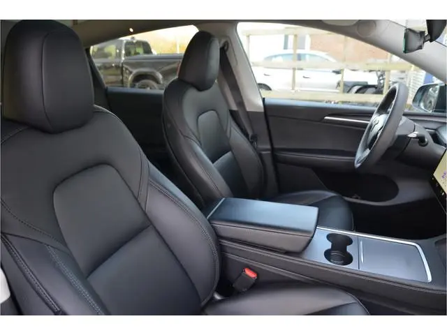 Tesla Model Y RWD 58 kWh Trekhaak (1.600kg), AutoPilot3.0 Ryzen, LFP accu