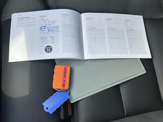 Volvo XC60 2.0 T6 Plug-in hybrid AWD Plus Black Edition VAN: 59.900,- ND: 56.877,- UW HERSTVOORDEEL:...