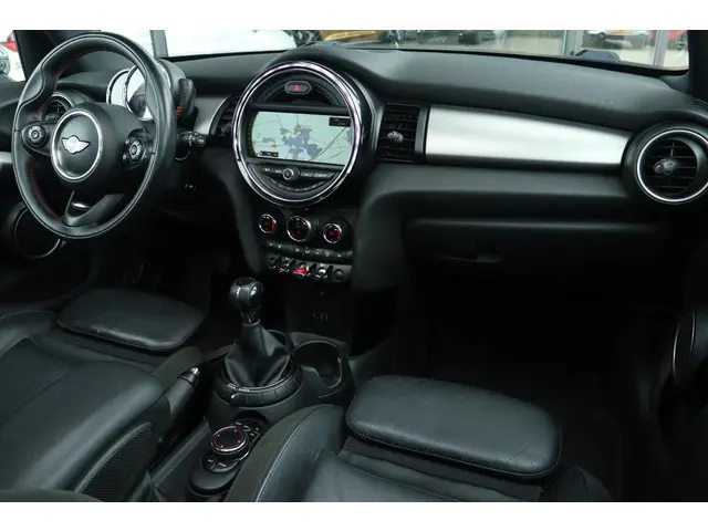 MINI COOPER S 2.0 CHILI SERIOUS BUSINESS | PANO | LED | LEDER | UNION JACK | STOELVERW. |