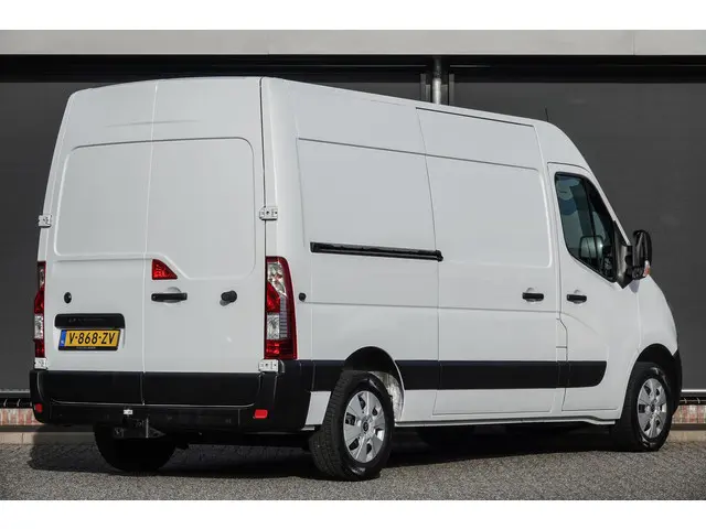 Renault Master T35 | L2H2 | 2.3 dCi 130Pk | Stoel-Bank | Achteruitrijcamera | Trekhaak | 3.500Kg tre...