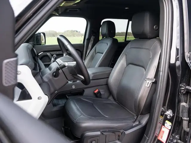 Land Rover Defender 110 2.0 P400e S | Black Pack | Leder interieur | Wit Dak | Adapt Cruise | Cold C...