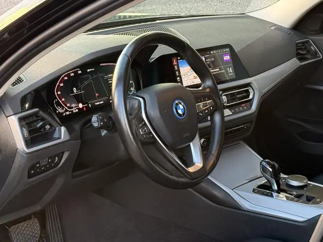 BMW 3-serie Touring 330e | Stoelverwarming | Apple Carplay | Achteruitrijcamera | Cruise |