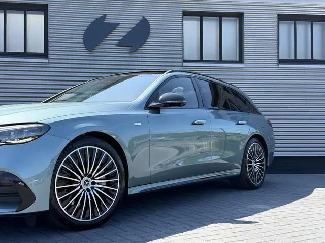 Mercedes-Benz E-Klasse Estate 300 e AMG Line |Pano|Trekhaak|Bur|Memory| | Distr | Pano | Burmester |...