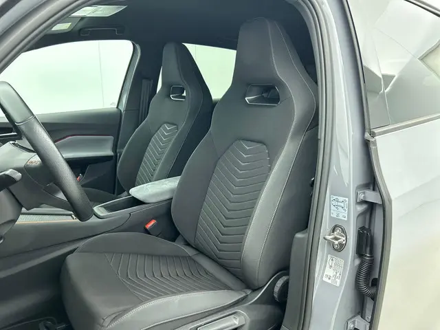 CUPRA Born Business 62 kWh  Navigatie Climate Control Camera Adaptive Cruise Control Full Led Stoelv...