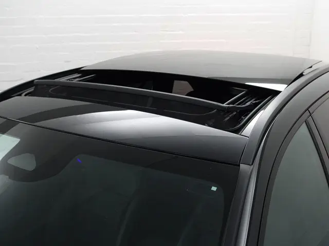 Mercedes-Benz C-klasse Estate 300 e AMG Line Aut- Stoel Massage, Burmester Audio, Panoramadak, 360 C...