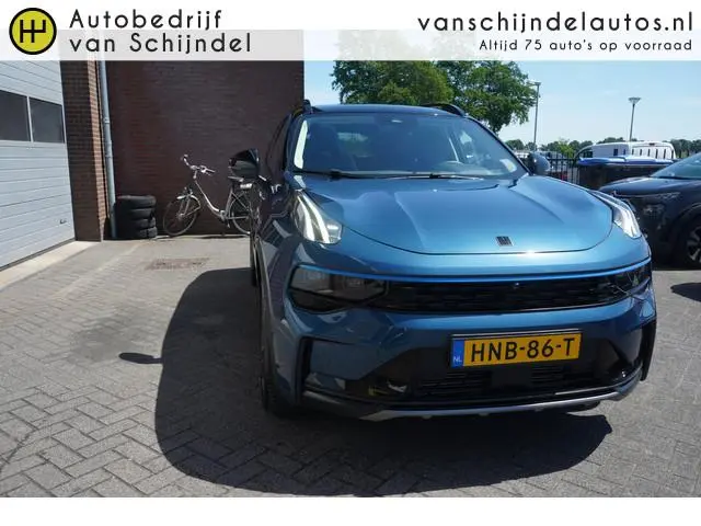 Lynk & Co 01
