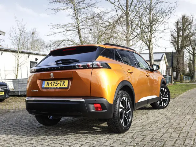 Peugeot e-2008 EV Allure Pack 50 kWh 3-Fase 1e-Eig. & Dealer-Onderh. BOVAG-Garantie. NL-Auto.