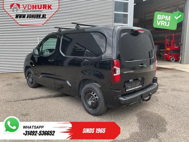 Peugeot Partner 1.2 BENZINE Aut. 110 pk Stoelverw./ Carplay/ Camera/ PDC/ Climate/ Cruise/ Trekhaak/...