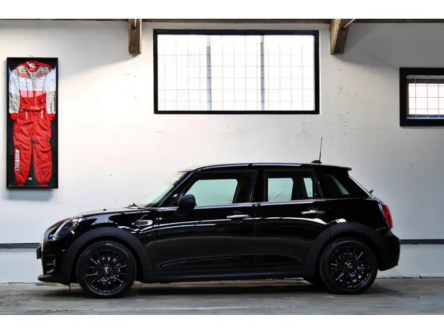 Mini Mini 1.5 One Salt | Automaat | Apple Carplay | Parkeersensoren achter | Navigatie | NL auto | 2...