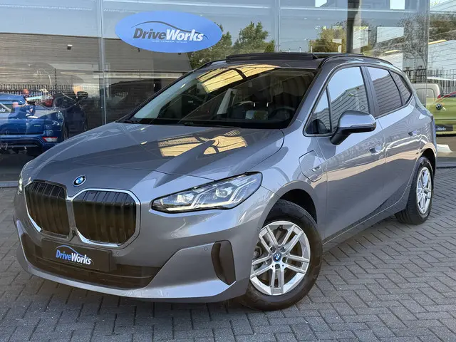BMW 2-serie Active Tourer 225e xDrive | Pano | Luxery | HUD | Innovation pack | Live cockpit pro | D...