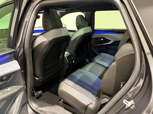 Peugeot e-5008