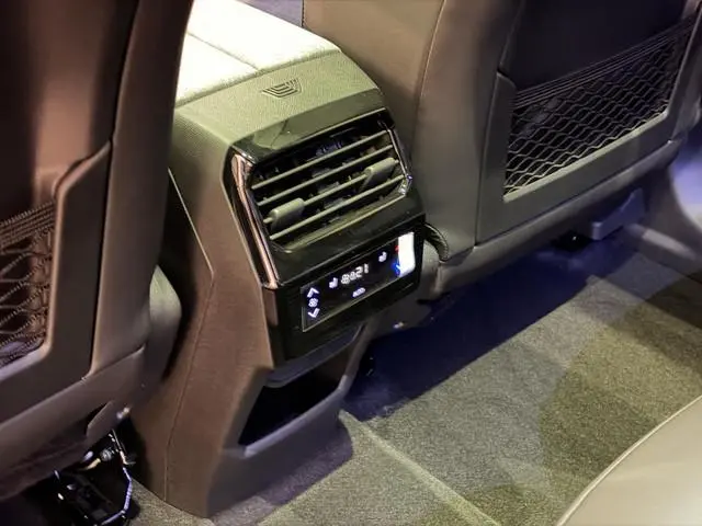 Peugeot e-5008