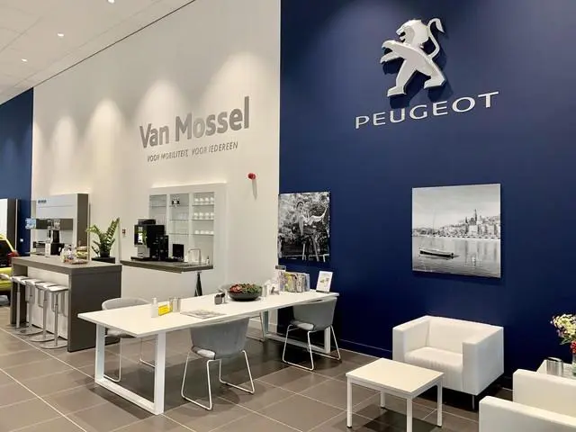 Peugeot e-5008
