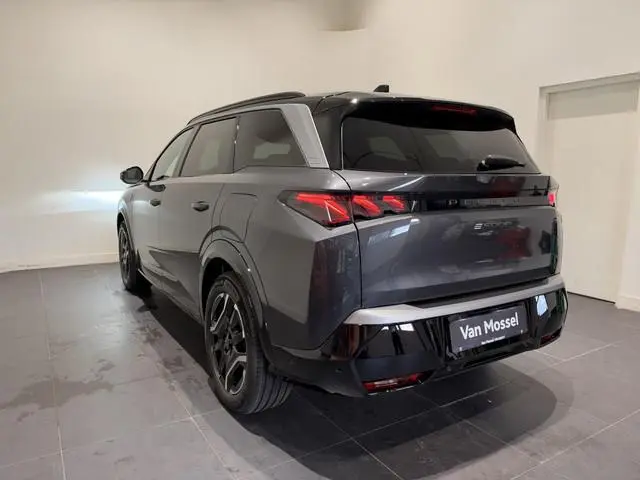 Peugeot e-5008