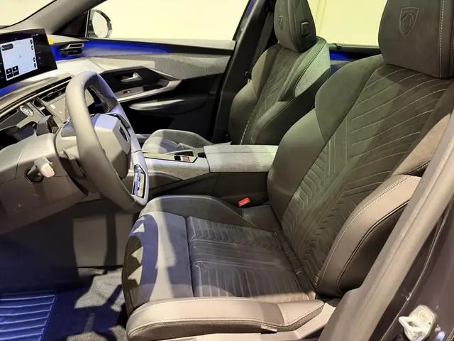 Peugeot e-5008