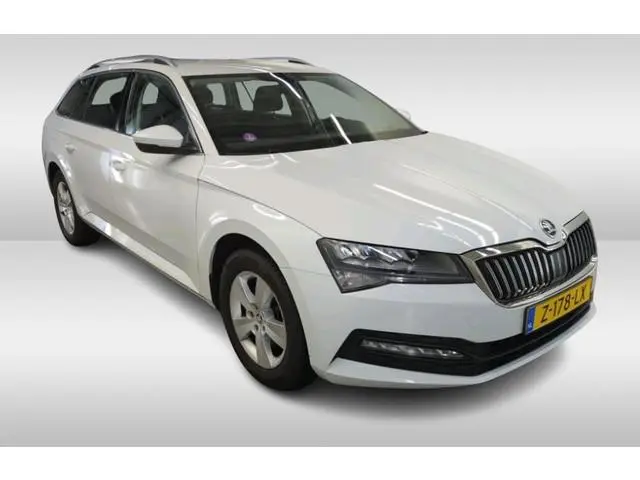 ŠKODA Superb Combi 1.5 TSI 150PK Automaat Business Edition / Trekhaak / Navigatie / Airco-ecc./ Pdc....