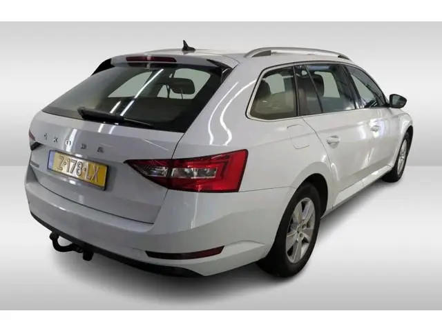 ŠKODA Superb Combi 1.5 TSI 150PK Automaat Business Edition / Trekhaak / Navigatie / Airco-ecc./ Pdc....