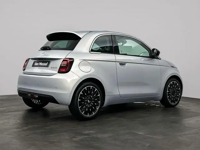 Fiat 500 1.0 Hybrid La Prima | Camera | Navigatie | Stoelverwarming | Panoramadak | Keyless | 2+6 ja...