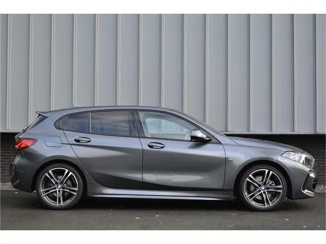 BMW 1-serie 118i Aut. M-Sport | Trekhaak | HiFi | Camera | Virtual | Sfeer | NL Auto |