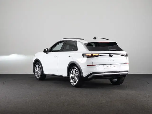 Volkswagen T-Roc Life First Edition 1.5 eTSI 116 PK DSG | 18" LM | Camera | Stoel & stuurverwarming...