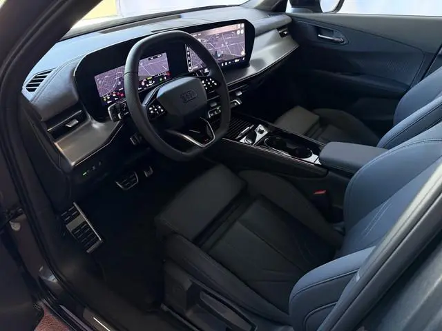 Audi Q3 1.5 e-hybrid |S edition | 272pk | Leer | Pano | Trekhaak | Stoel/Stuur verw |  Matrix Led |...