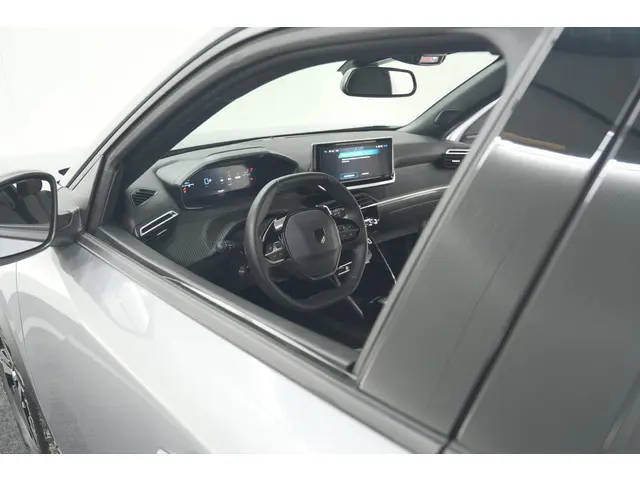Peugeot 2008 Hybrid 136 e-DCS6 Allure | 360 Camera | Adaptieve Cruise Control | Dodehoekdetectie | N...