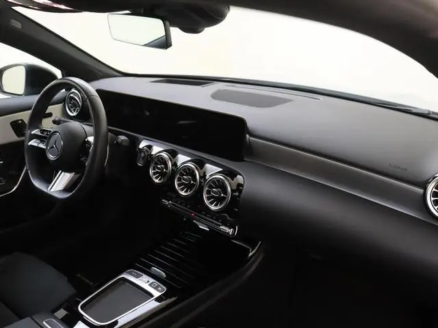 Mercedes-Benz A-klasse 250 e Business Solution AMG Premium Plus /Panoramadak /Memory /HUD /19 Inch /...