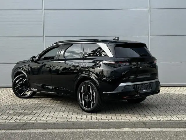 Peugeot e-5008